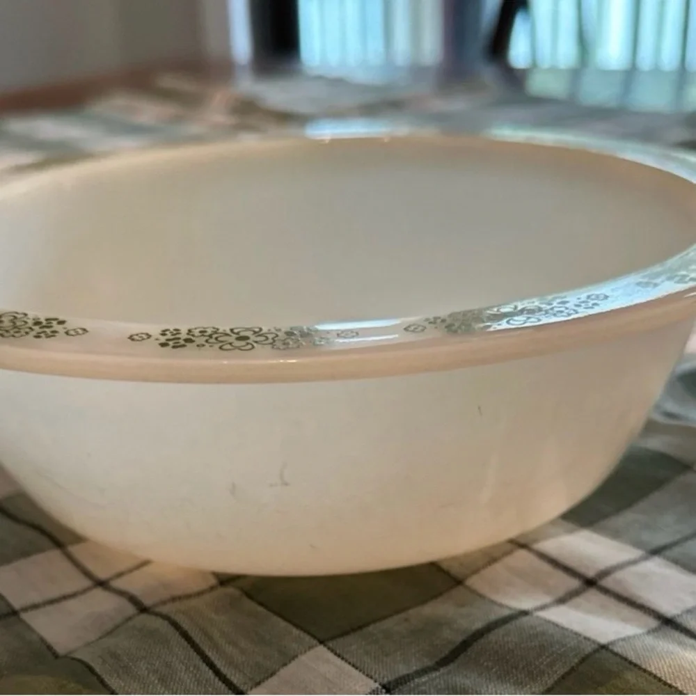 Anchor Hocking Glass VTG 70’s Large Avocado Green Floral White Milk Glass Bowl